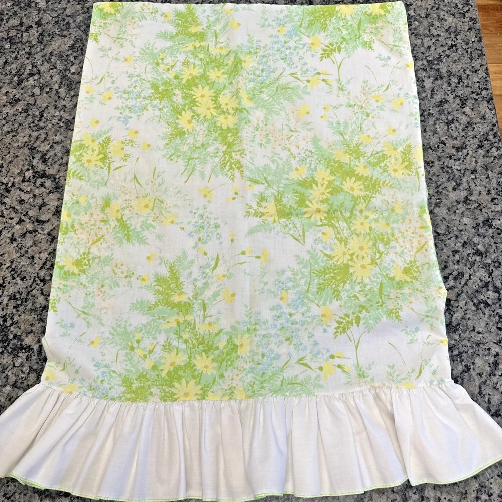 Springmaid Wondercale Queen Sheet Set With Pillow Cases Green Daisy Ruffled